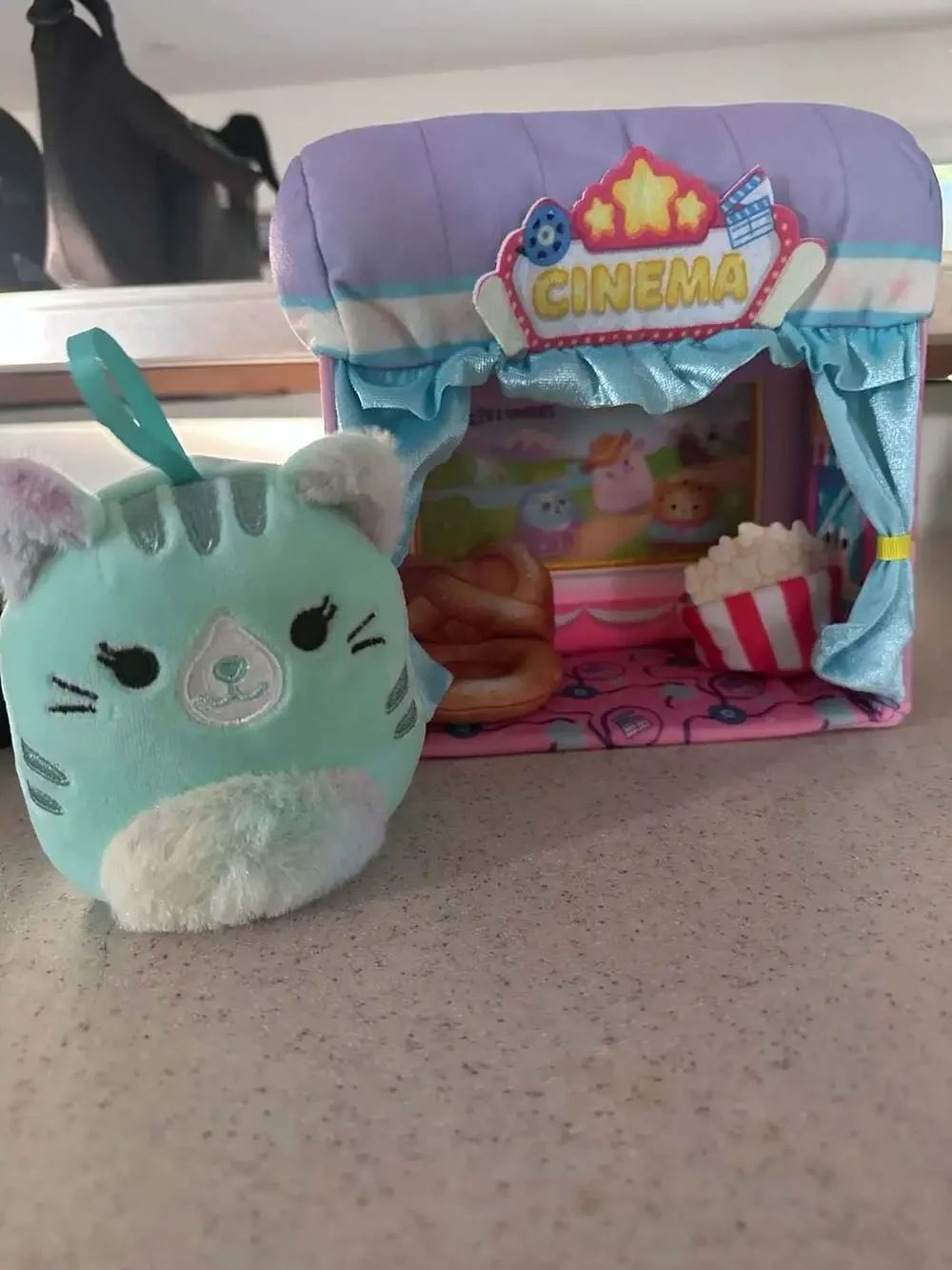 Squishville Mini-Squishmallows Deluxe Cinema Playset with Mini Plush, Pretzel Ch